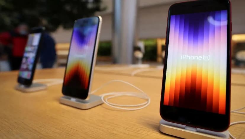 Apple to Reduce iPhone SE Production Count featured image 