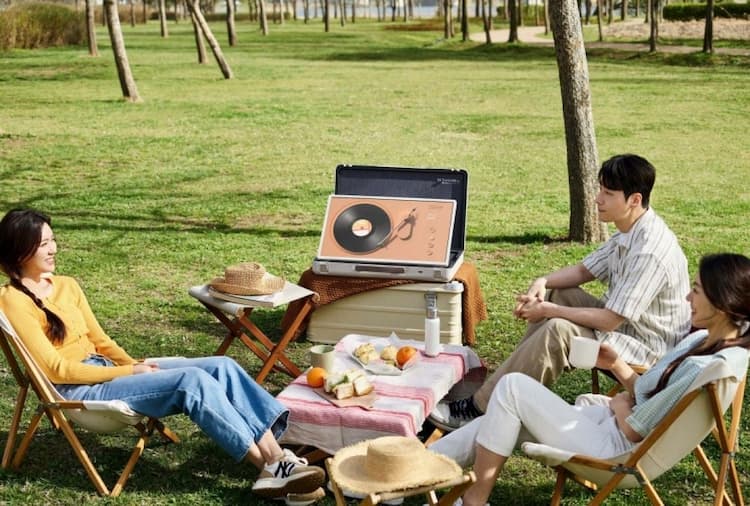 LG Unveils the LG StanbyME Go 27LX5: A Portable Display Built Inside a Travelling Case featured image 