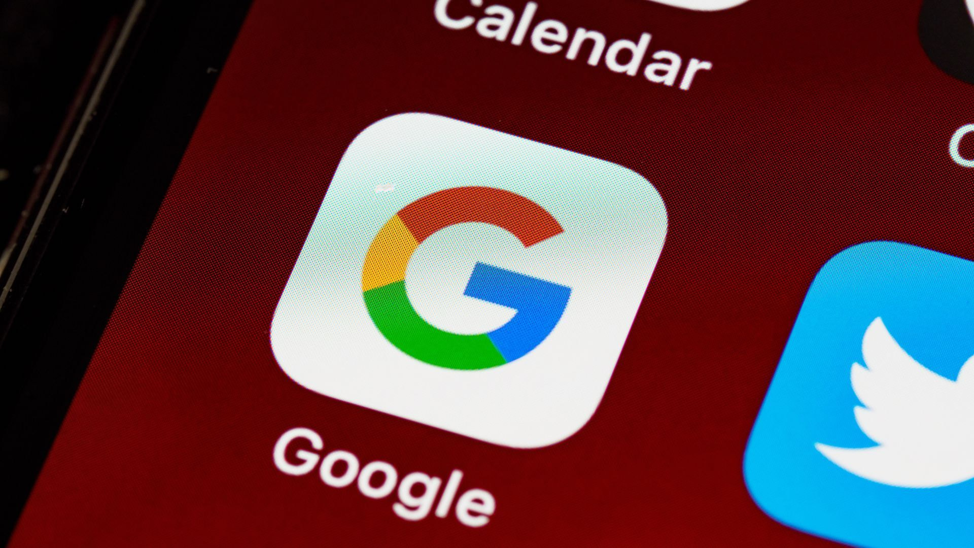 7 Popular Apps Privacy Experts Warn You About (And Why You Should Be Careful)