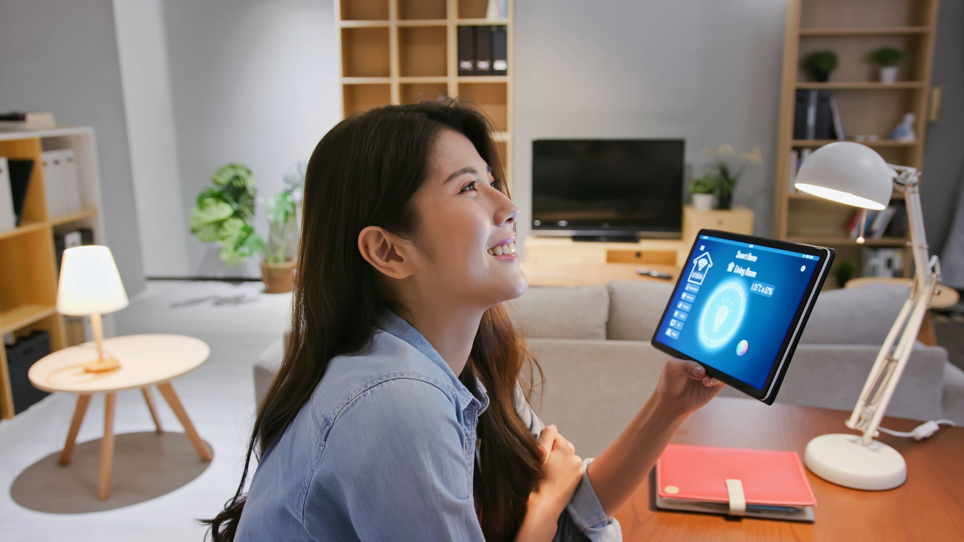 13 Things You Need To Know Before Buying & Installing A Smart Light Bulb