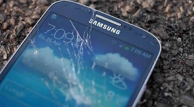 How to deal with a cracked screen on your Samsung Galaxy S4