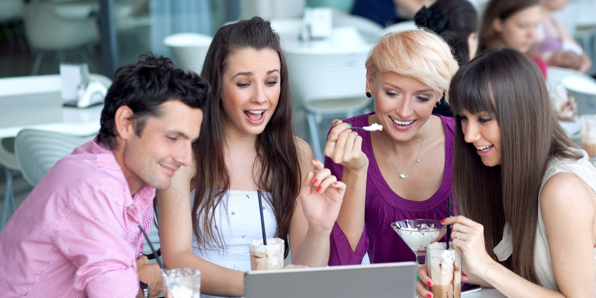 11 Things You Should Not Share On Social Networks
