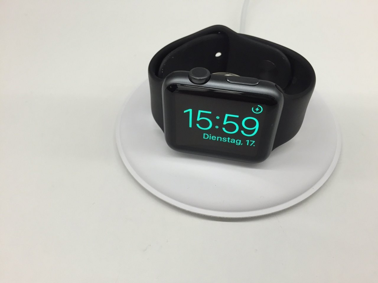 The Leaked Photos Of New Apple Watch Charging Dock [Update: available now]