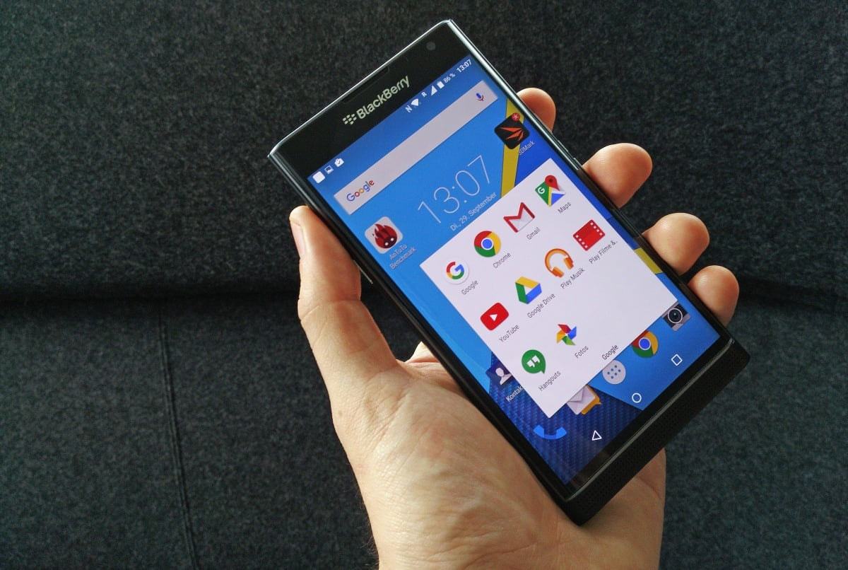 BlackBerry starts shipping out Priv