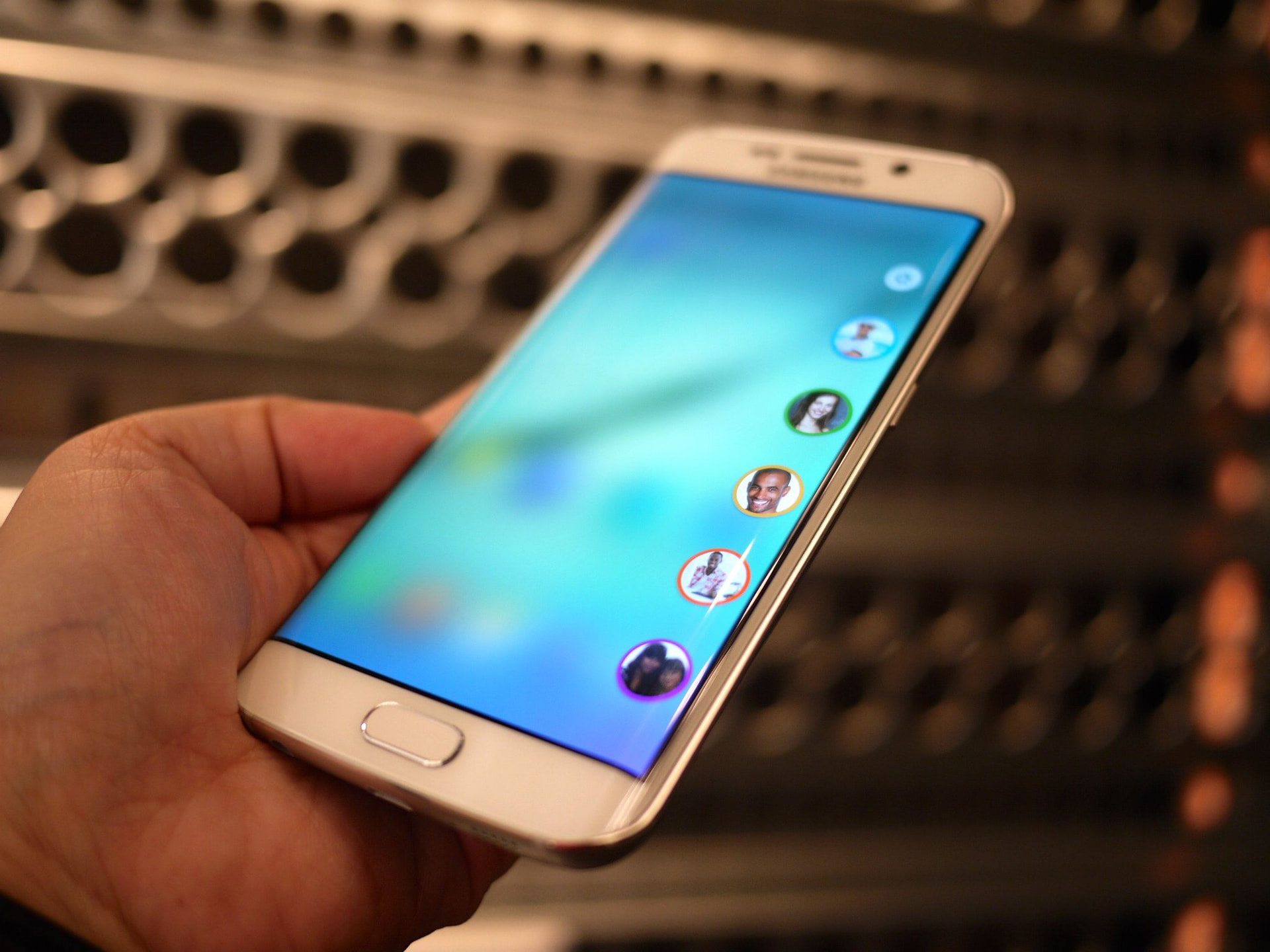 Google Reveals 11 Samsung Galaxy S6 Edge’s Security Flaws