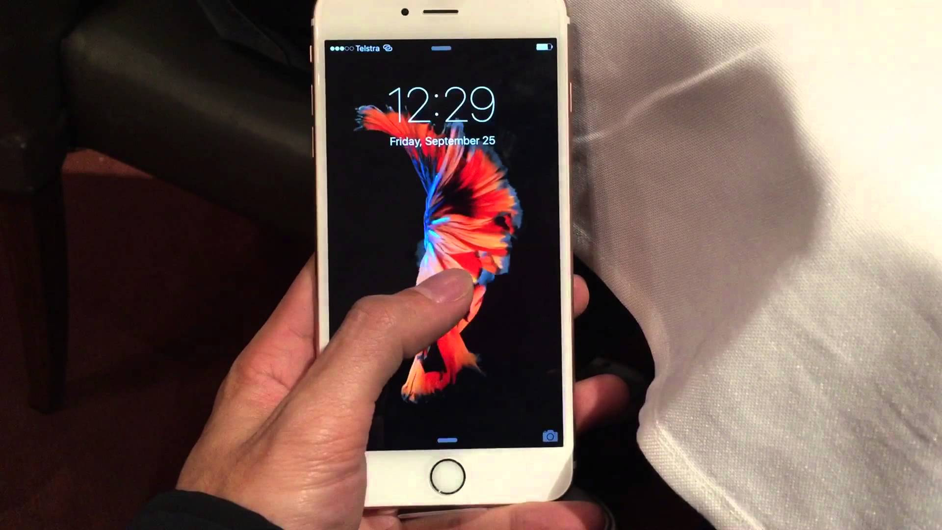 How To Set Live Wallpaper On iPhone 6s and iPhone 6s Plus