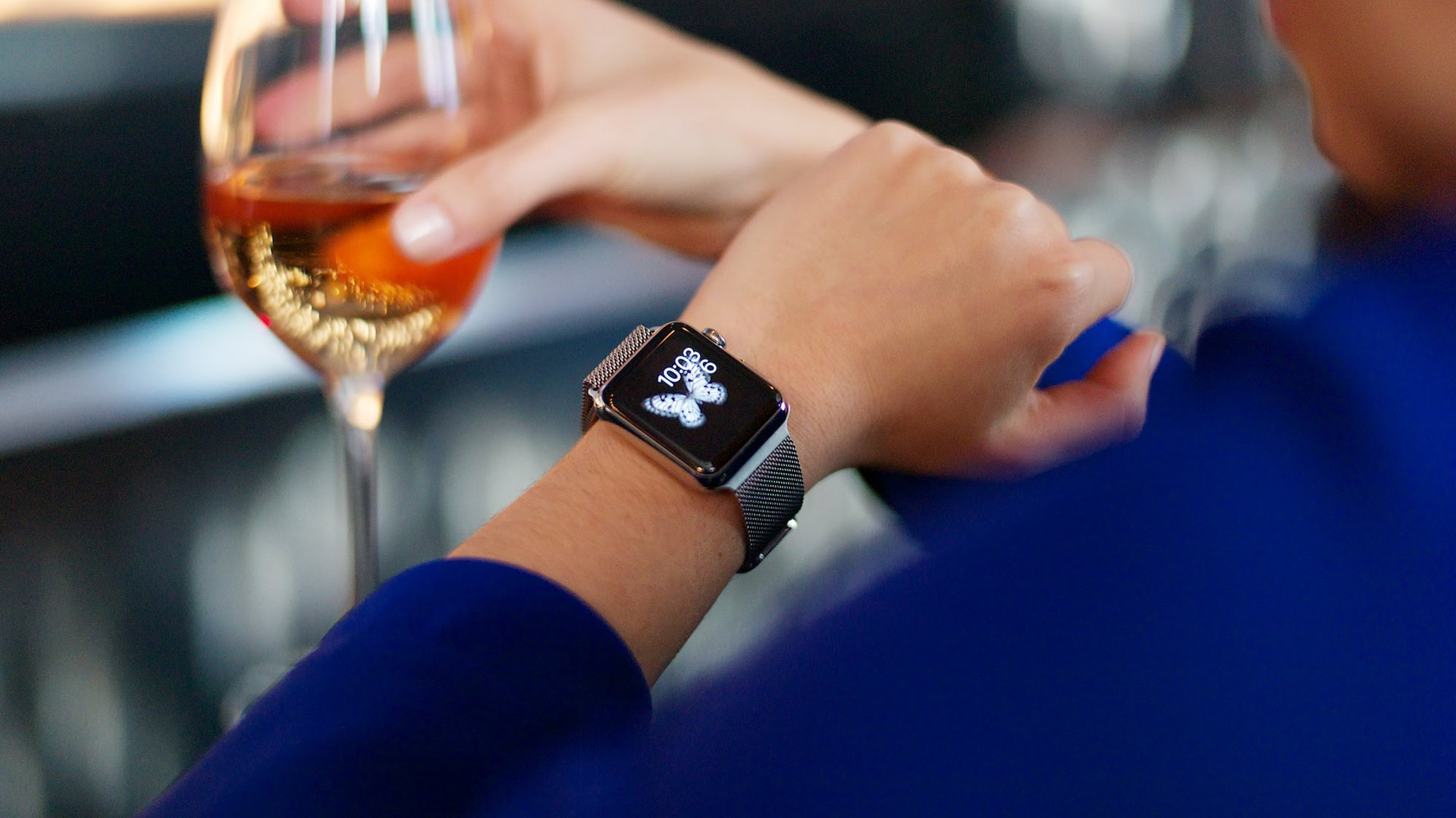 How To Mute Apple Watch Alerts With Your Palm