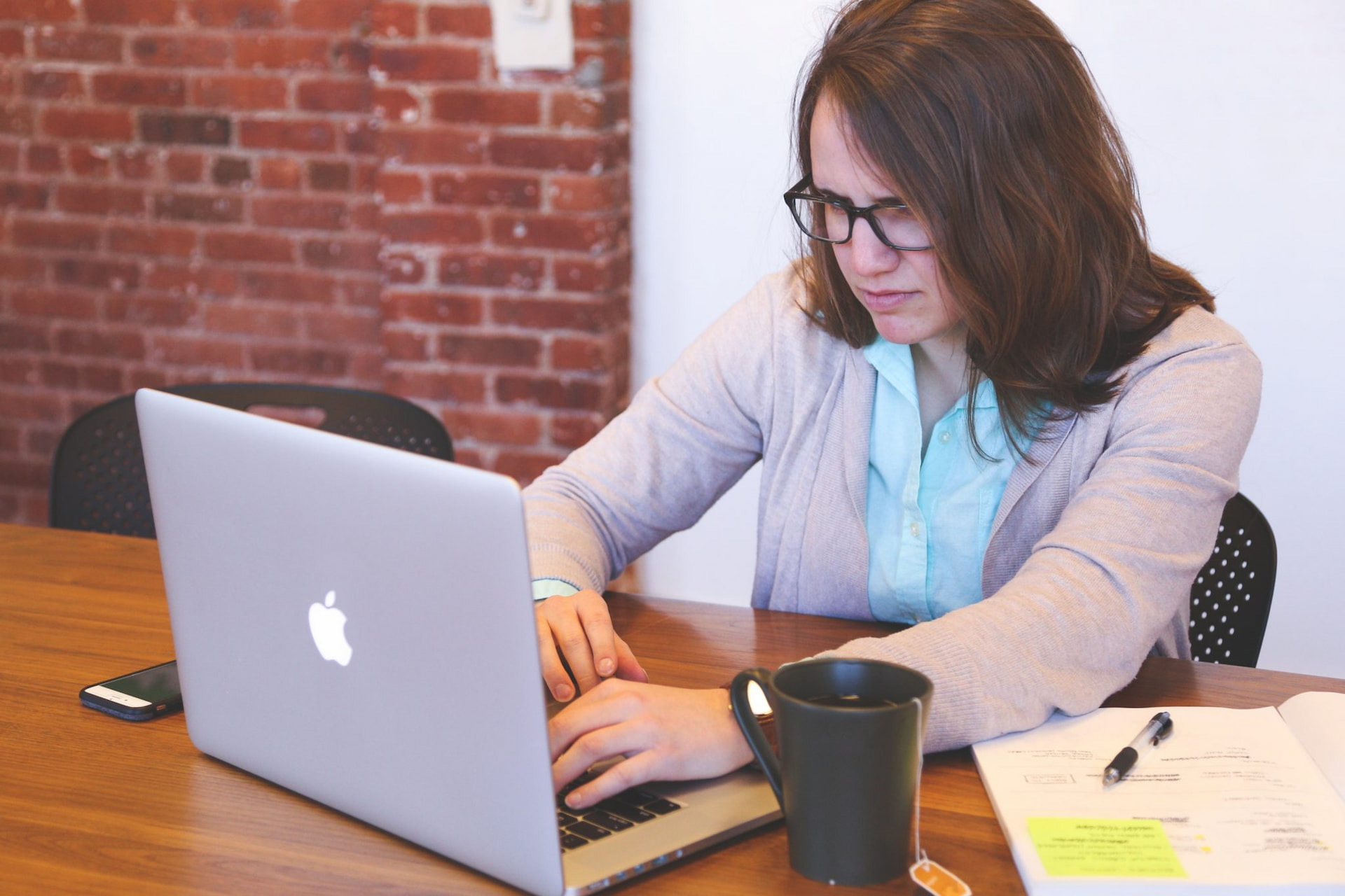 Pros and Cons of Working Online