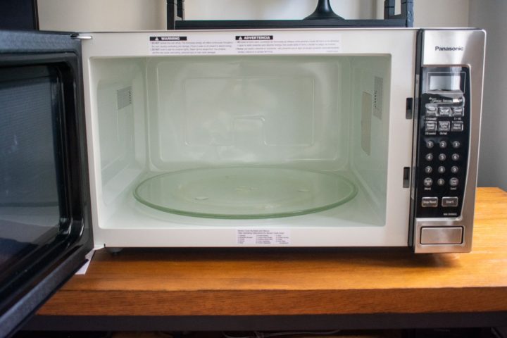 Best microwave under $200 in 2021 featured image 